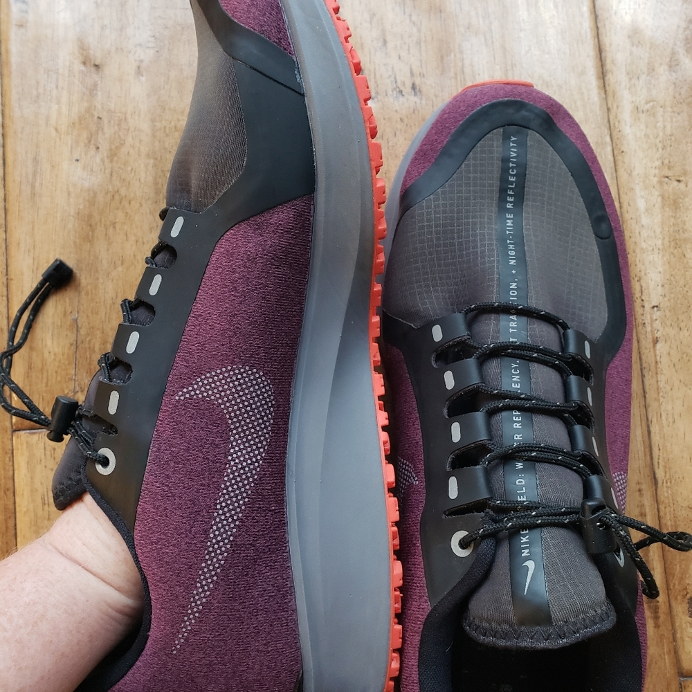 Men's Nike Air Zoom Pegasus 35 Sheild Waterproof Running Shoe Red/Burgendy